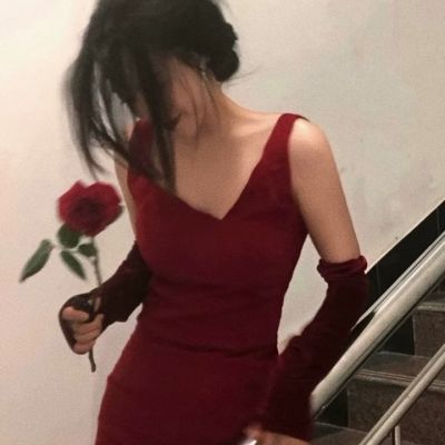 拿花的女生头像