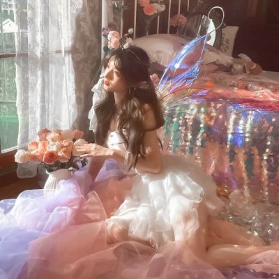 拿花的女生头像