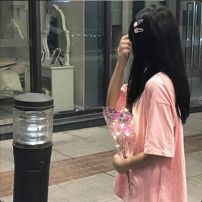微信头像带花的女生高清图片