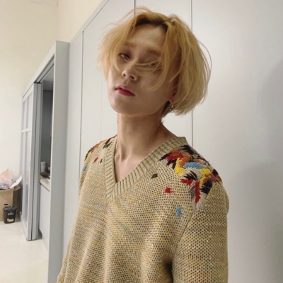 ins暖系男头像