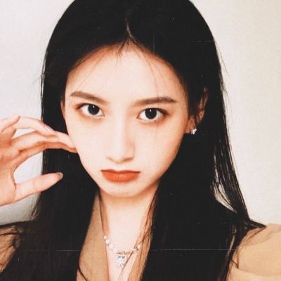 漂亮女孩吸引人的头像图片