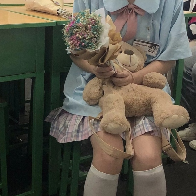 微信头像带花的女生高清图片