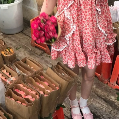 微信头像带花的女生高清图片