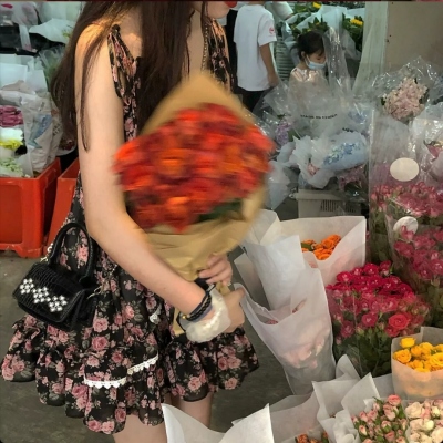 微信头像带花的女生高清图片
