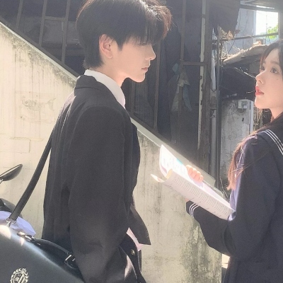 青春校园学生情侣头像图片