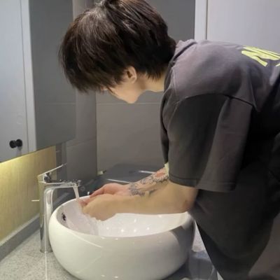 2025最火头像男生真人高清图片
