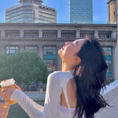 漂亮女孩吸引人的头像图片
