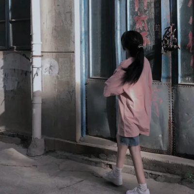 2025新款超丧头像微信女生图片