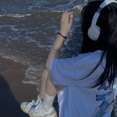 2025新款超丧头像微信女生图片