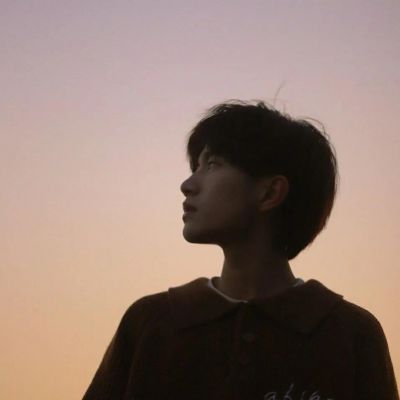 头像男生冷酷帅气侧脸