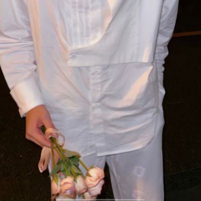 白色拿花不露脸真人情头图片