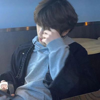 头像男生冷酷帅气侧脸