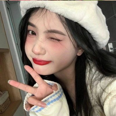 空间素质拿图女生头像