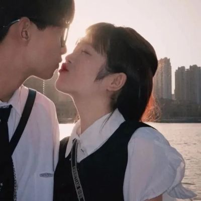 甜蜜情头一左一右真人高清图片