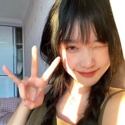 2025头像女生最新图片真人