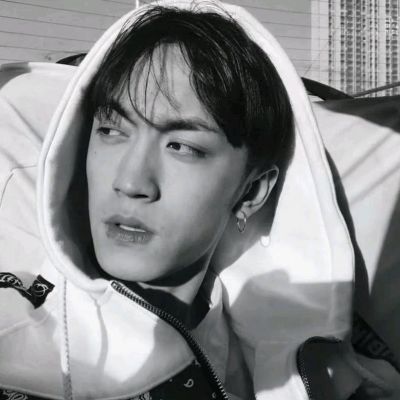 成熟帅气男生头像真人版
