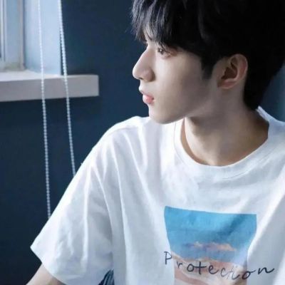 优质男生单人图像头像