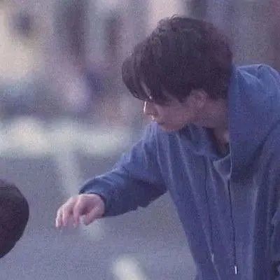 一左一右高清少见稀有真人情侣头像图片