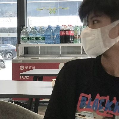 小众氛围感真人头像男生帅气高清图片