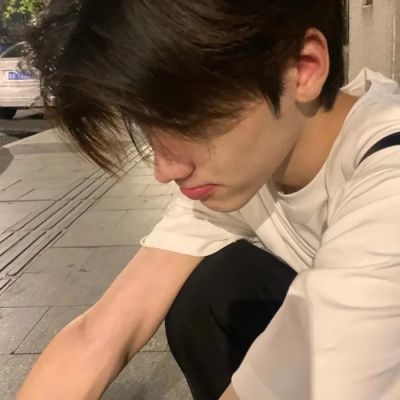 优质男生单人图像头像