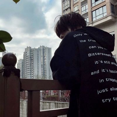 2025全新个性活出自我的男生头像图片