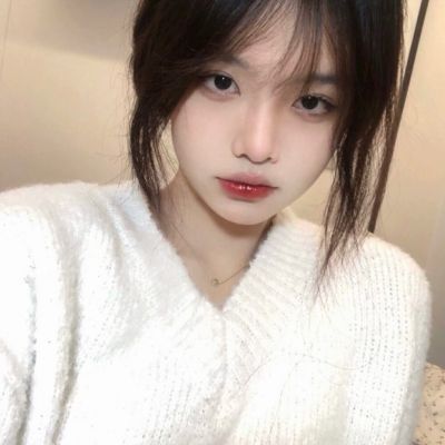 2025最火女生抖音头像