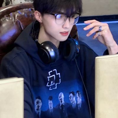 个性男生微信头像高级真人图片