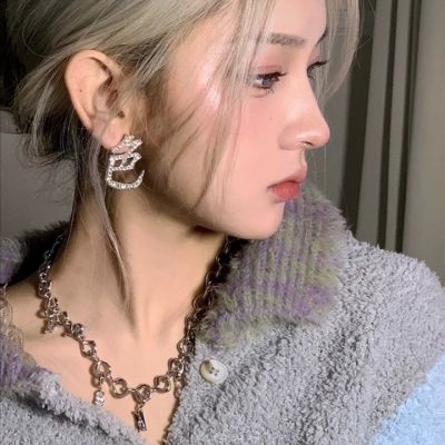 2025头像女生最新图片真人