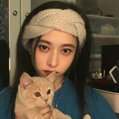 唯美女生头像抱猫真人温柔优质高清图片