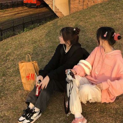 双人闺蜜照户外头像