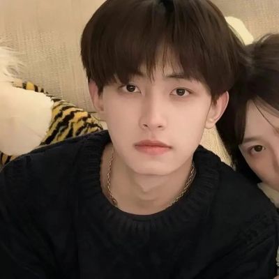 甜蜜情头一左一右真人高清图片