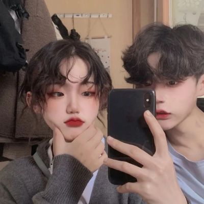 真人情侣头像小众情头高清两张图片