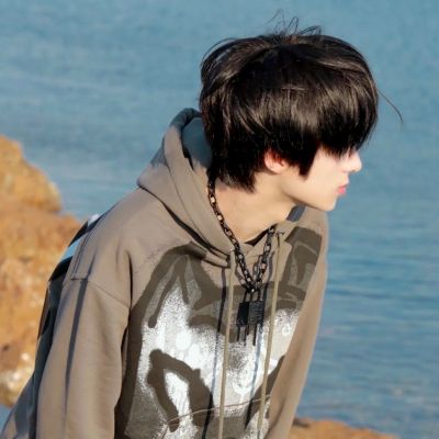 2025全新个性活出自我的男生头像图片