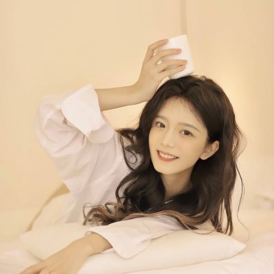 白色衬衫清纯头像女生干净高清图片