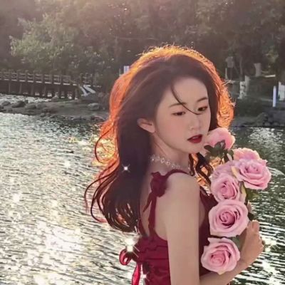 湖边红色系唯美女人头像图片