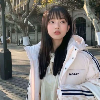 2025新出女头真人照片