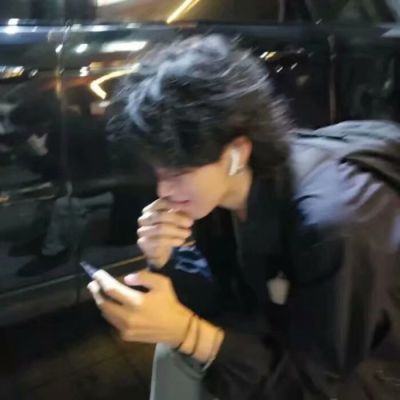 全网最丧的头像男