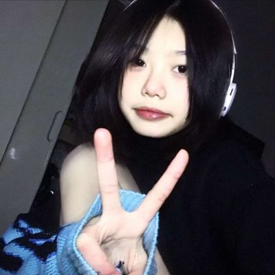2025新出女头真人照片
