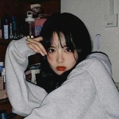 头像2025最火好看真人女头图片