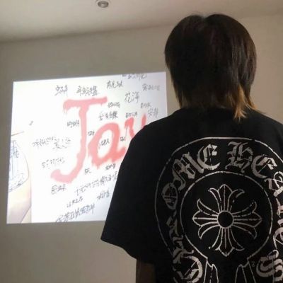 全网最丧的头像男