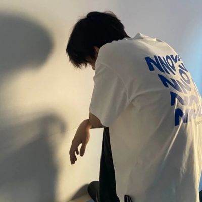 2025优质伤感男生头像真人高清丧系图片