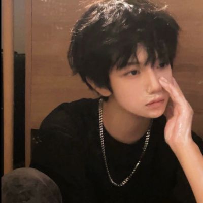 全网最丧的头像男