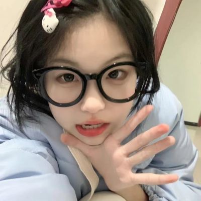 2025女生头像最火微信真人高清图片