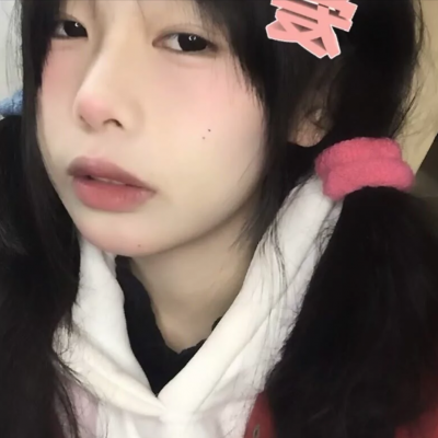 2025新出女头真人照片