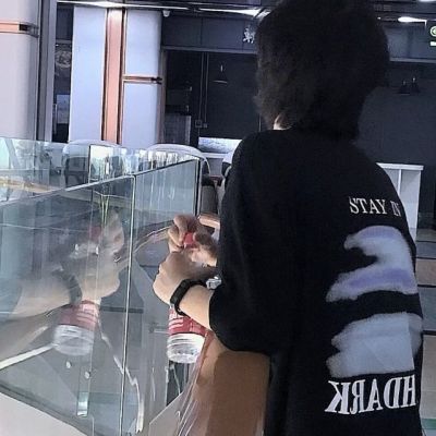 2025优质伤感男生头像真人高清丧系图片