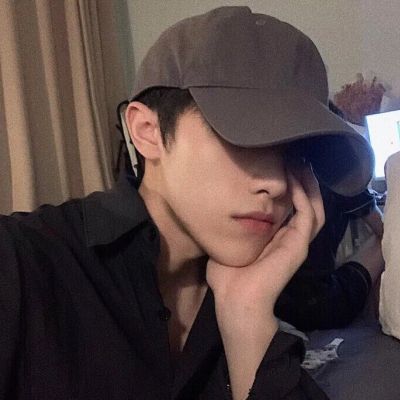 全网最丧的头像男