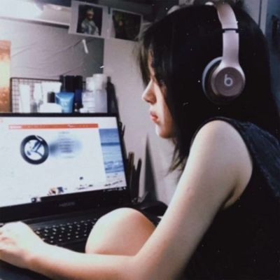 复古头像自拍滤镜女生高清图片