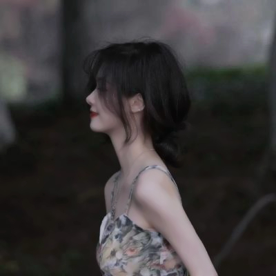 2025年招桃花女头像图片