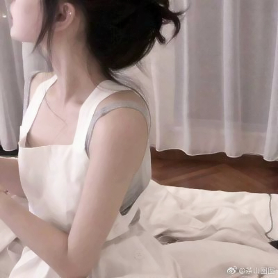 2025年最火的女生头像不露脸图片