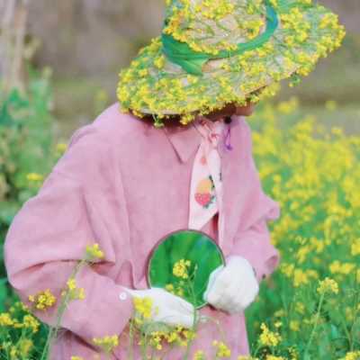 油菜花中老太太微信头像